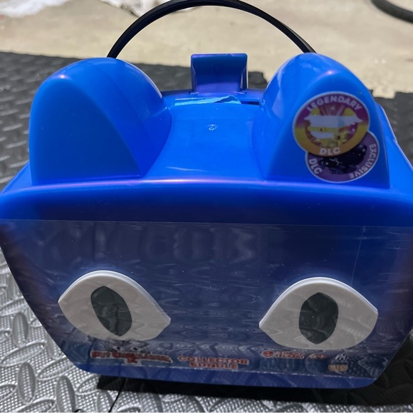 Official Pet Simulator X | Blue Iridescent Cat Collector Bundle | Series 1 - Picture 2 of 5